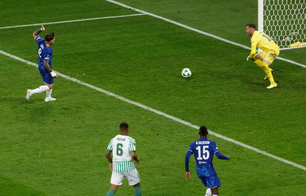 范佩西首次征召儿子进入费耶诺德比赛名单，但并未安排他出场