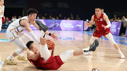 徐正源：韦世豪只归队练了一天；罗慕洛受伤可能因天气冷